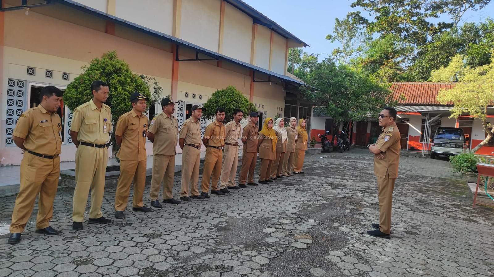 Pelaksanaan Apel Pagi Senin, 22 April 2023